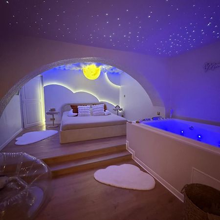 Moon Room, Nuit Insolite - Ollioules Toulon Var Eksteriør bilde