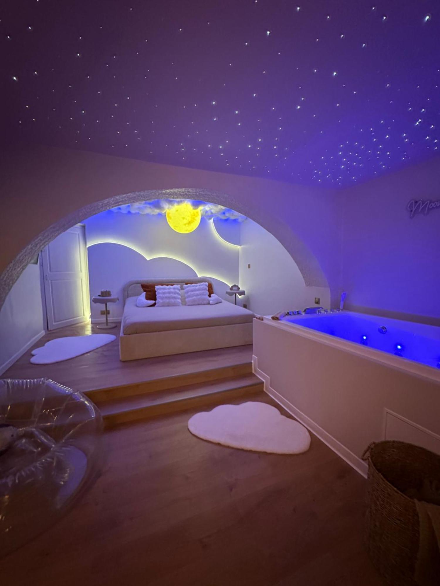 Moon Room, Nuit Insolite - Ollioules Toulon Var Eksteriør bilde