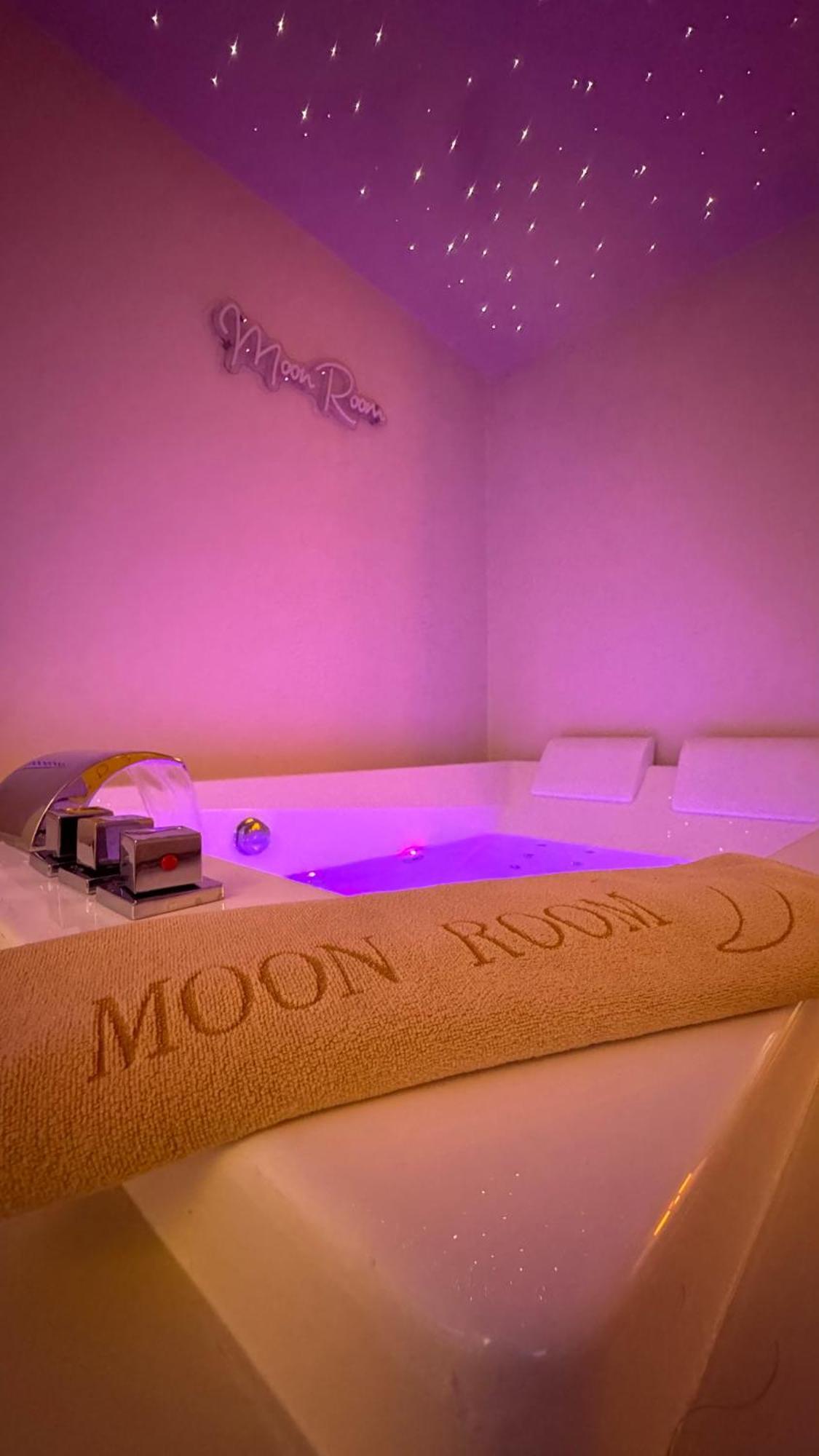 Moon Room, Nuit Insolite - Ollioules Toulon Var Eksteriør bilde